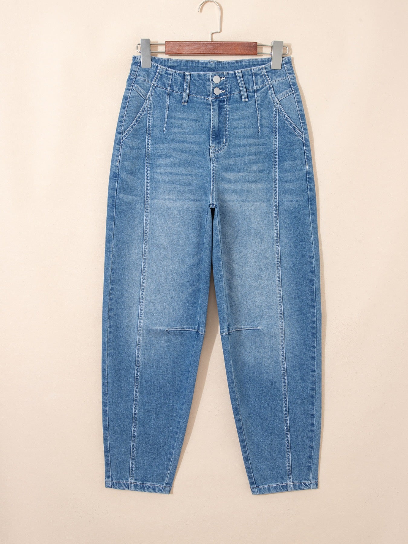 e3aed2f1-f870-4954-8cb7-f7a436804882-Max